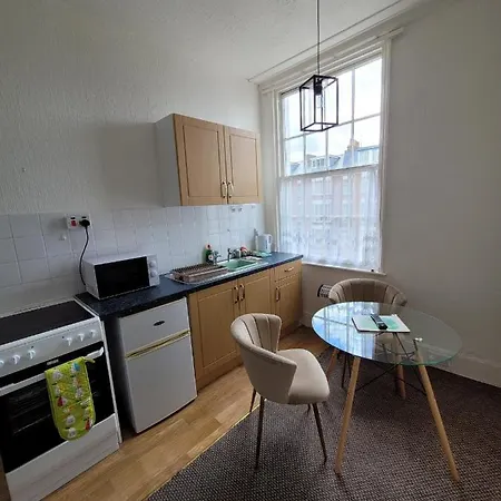 Sea Side Flat 3 With Fast Wifi And Free Parking Apartment Scarborough Exterior photo