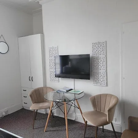Sea Side Flat 3 With Fast Wifi And Free Parking Apartment Scarborough Exterior photo