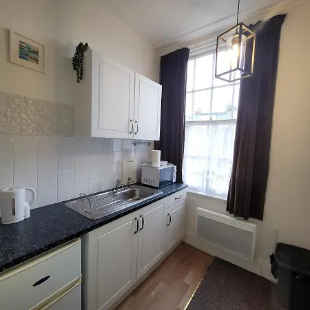 Sea Side Flat 3 With Fast Wifi And Free Parking Apartment Scarborough Exterior photo