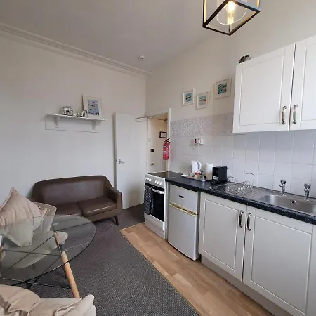 Sea Side Flat 3 With Fast Wifi And Free Parking Apartment Scarborough Exterior photo