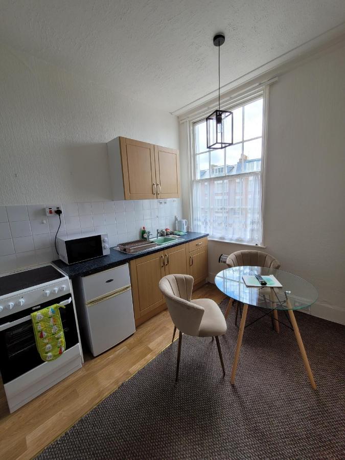 Sea Side Flat 3 With Fast Wifi And Free Parking Скарборо