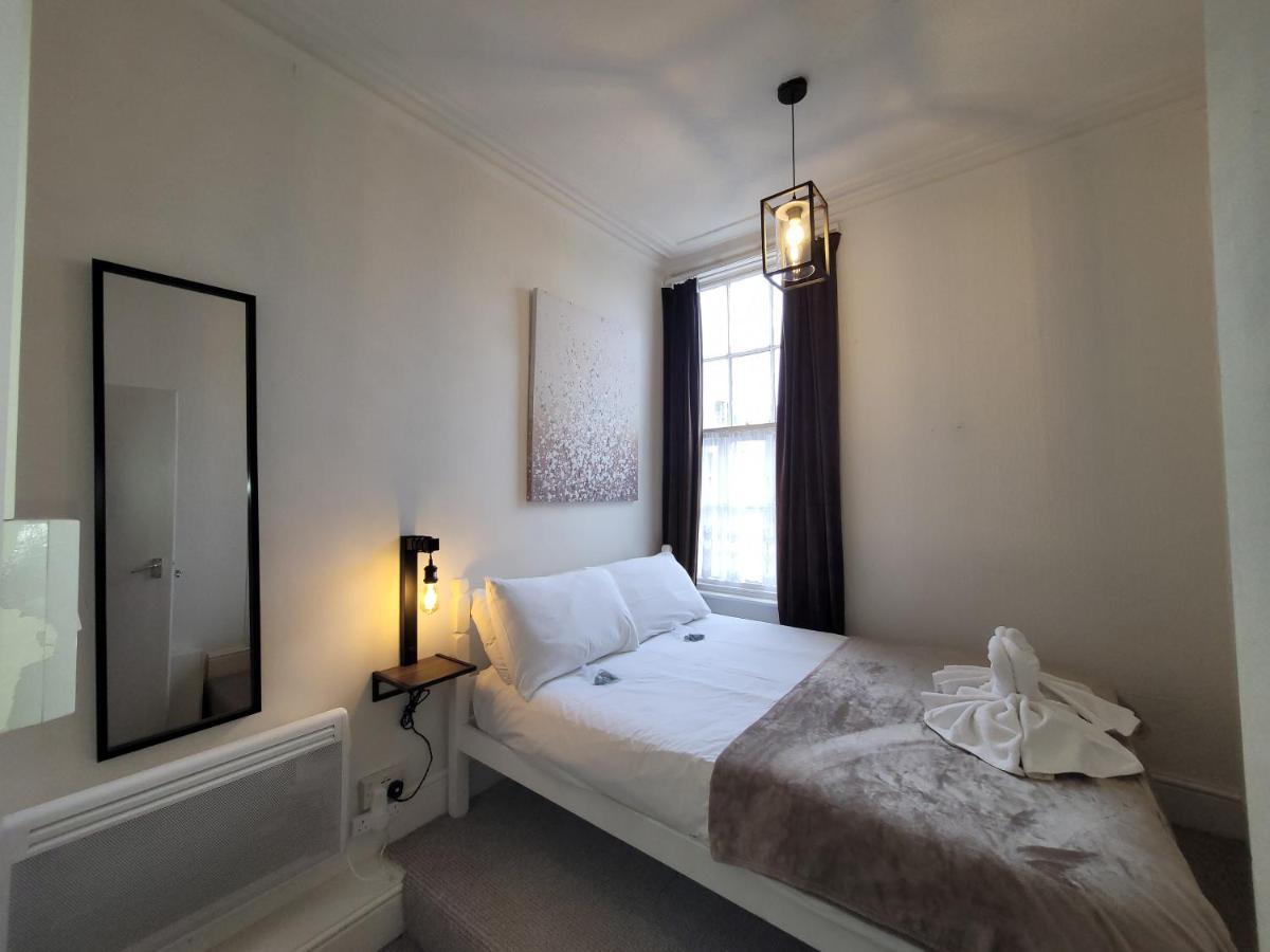 Sea Side Flat 3 With Fast Wifi And Free Parking Апартаменты